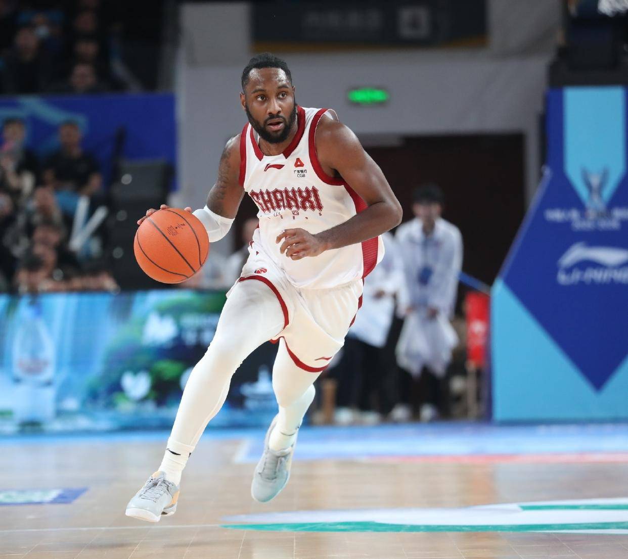 清晨塞维利亚备战CBA常规赛，迎来里程碑细节曝光，气氛紧张，阵容厚度经受考验的简单介绍-球速体育